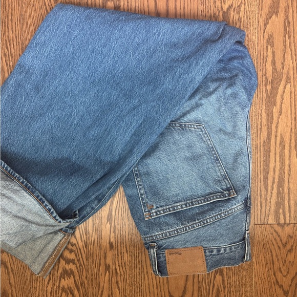 Madewell Superwide-Leg Jeans in Fannin Wash (28) - Picture 6 of 7
